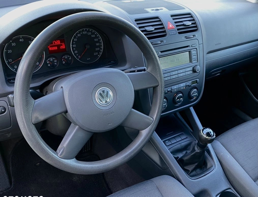 Volkswagen Golf cena 12600 przebieg: 193000, rok produkcji 2004 z Gostynin małe 562